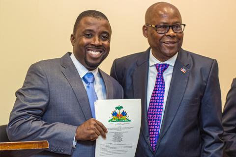 Huguens PREVILON a succédée à Ing. Joses JEAN BAPTISTE à la tête Huguens PREVILON et le Ministre des TPTC l'Ing. Raphaël HOSTY